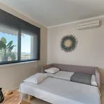 Seaside House For 10 펜션 캔디아