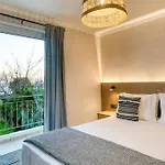 Seaside House For 10 펜션 캔디아