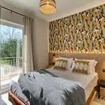 Seaside House For 10 펜션 캔디아