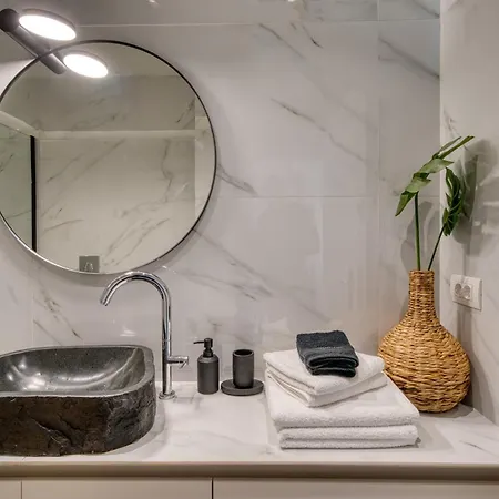 Seaside House For 10 Kandia