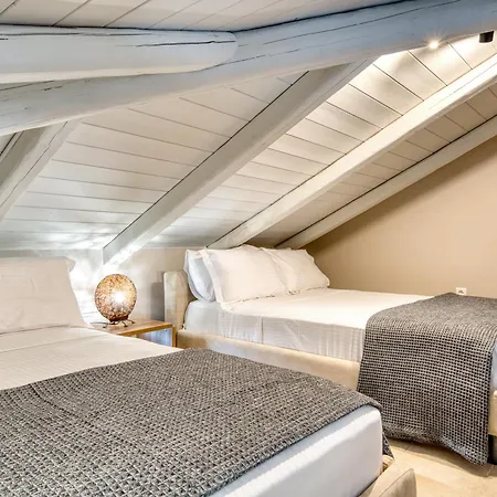 Seaside House For 10 Kandia