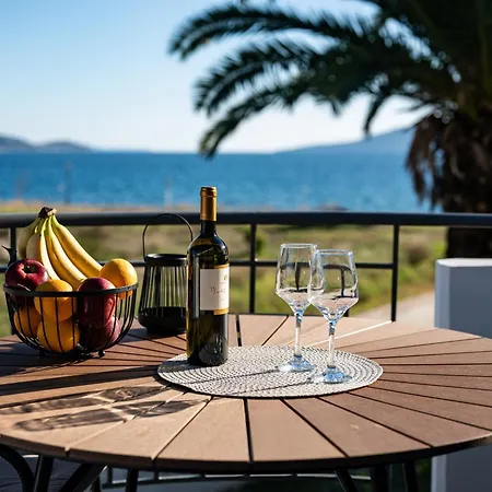 Seaside House For 10 Kandia