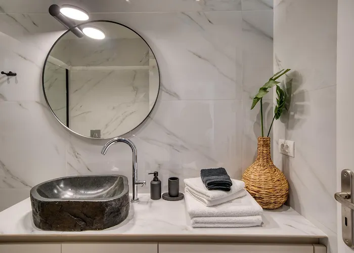 Seaside House For 10 Kandia