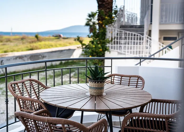 Semesterbostad Seaside House For 10 Kandia