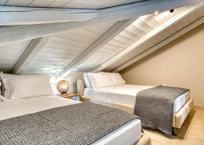 Seaside House For 10 Kandia